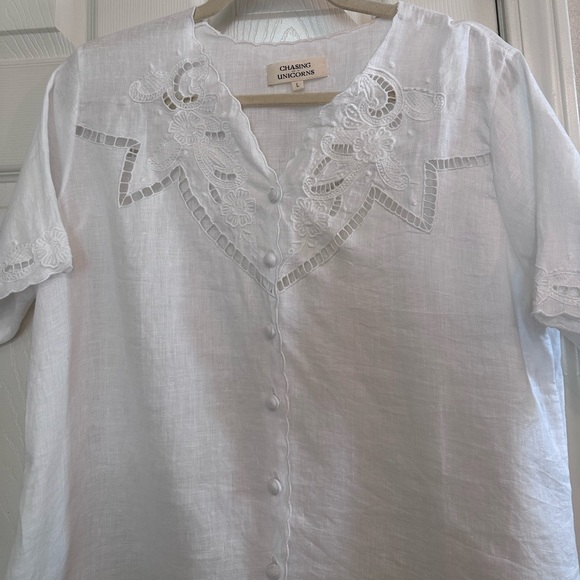 C Unicorn not alone anymore linen cut work white short sleeve embroidered blouse - Picture 6 of 10